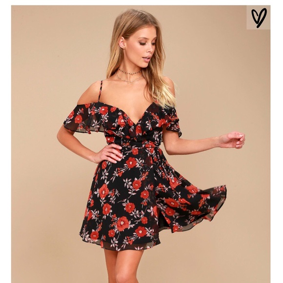 NWT LULUS BLACK FLORAL PRINT WRAP DRESS - Picture 1 of 4